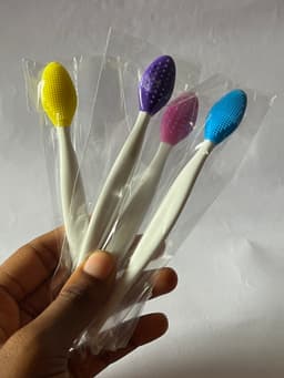Lip brush